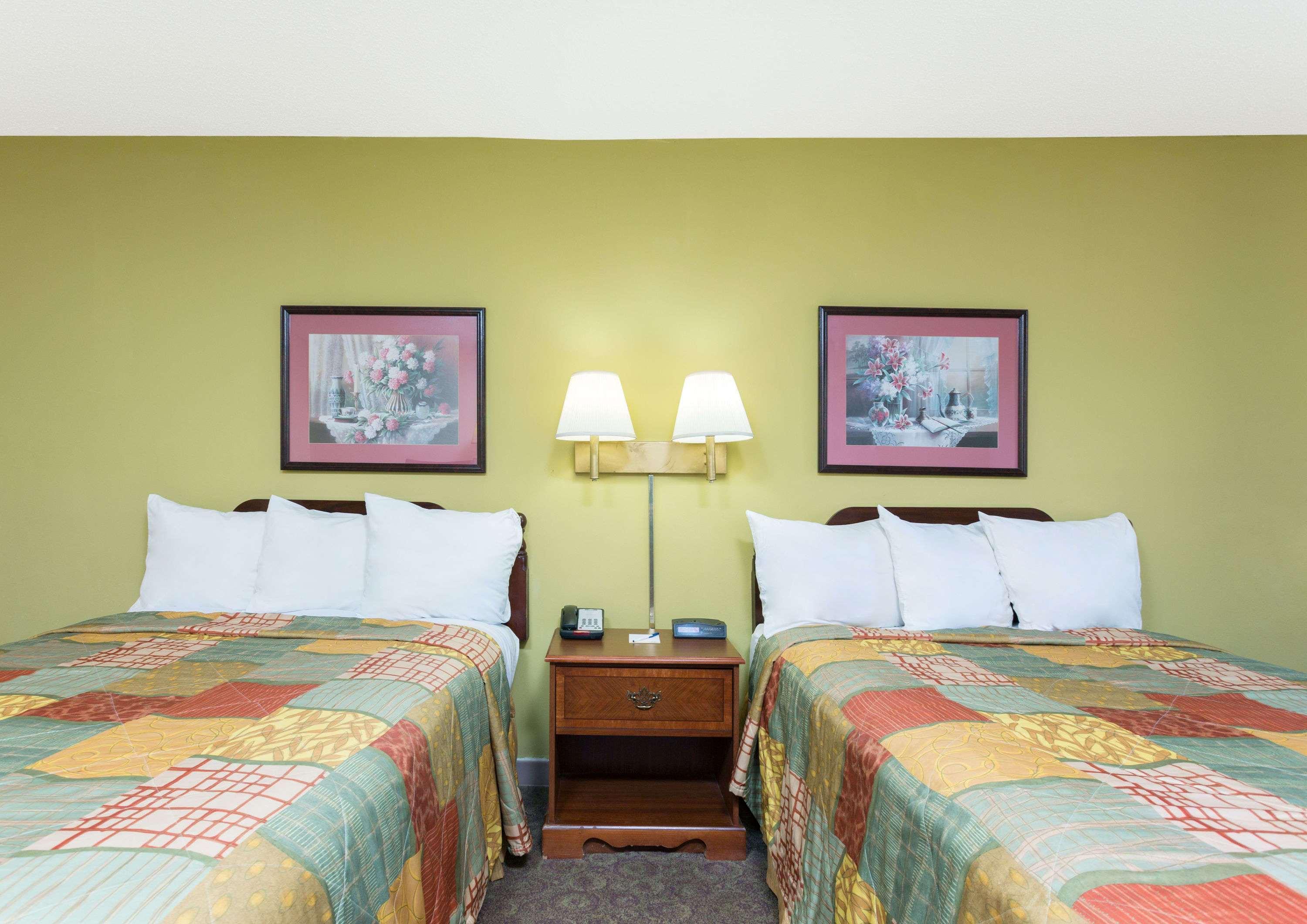 Days Inn By Wyndham קלמסון מראה חיצוני תמונה