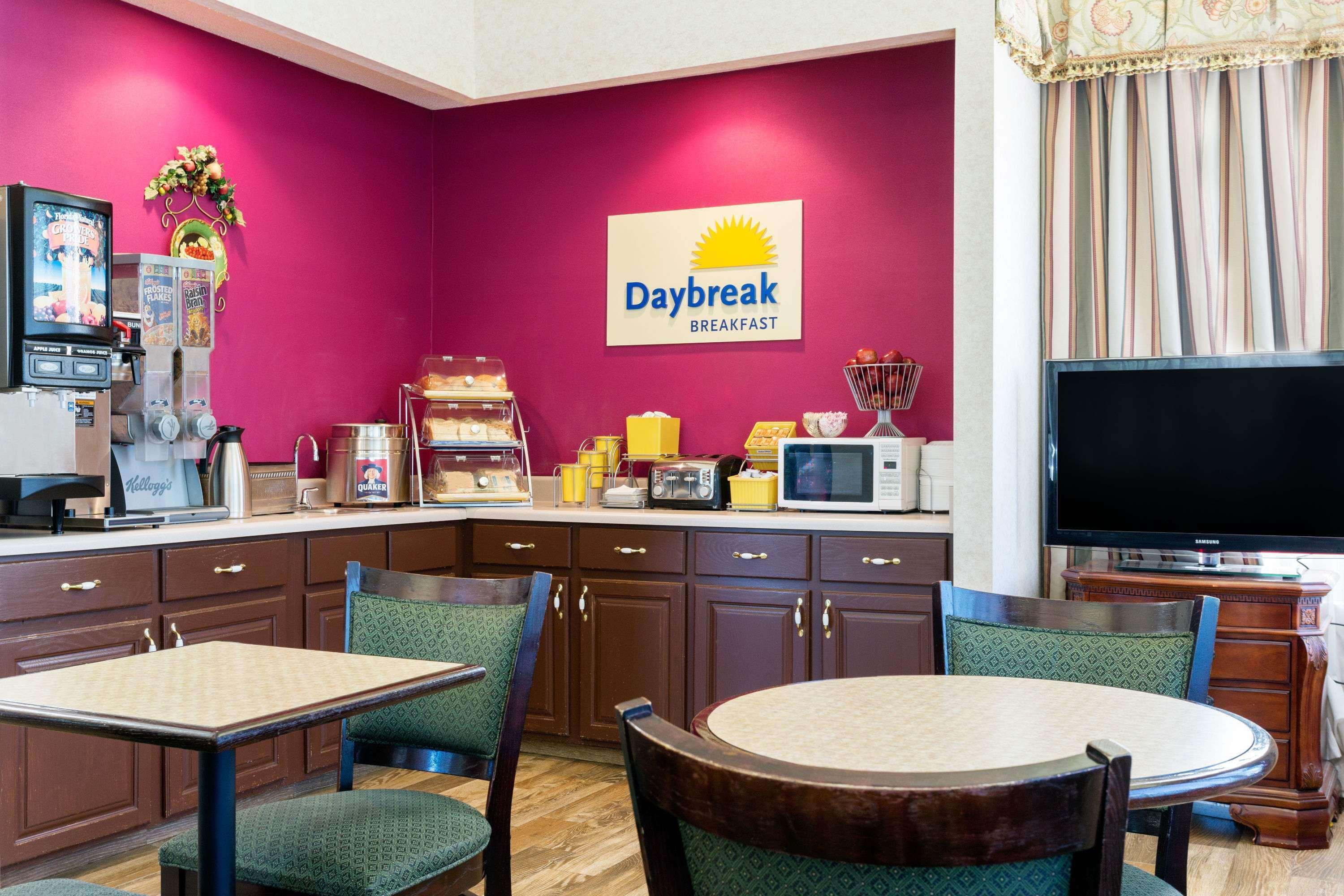 Days Inn By Wyndham קלמסון מראה חיצוני תמונה