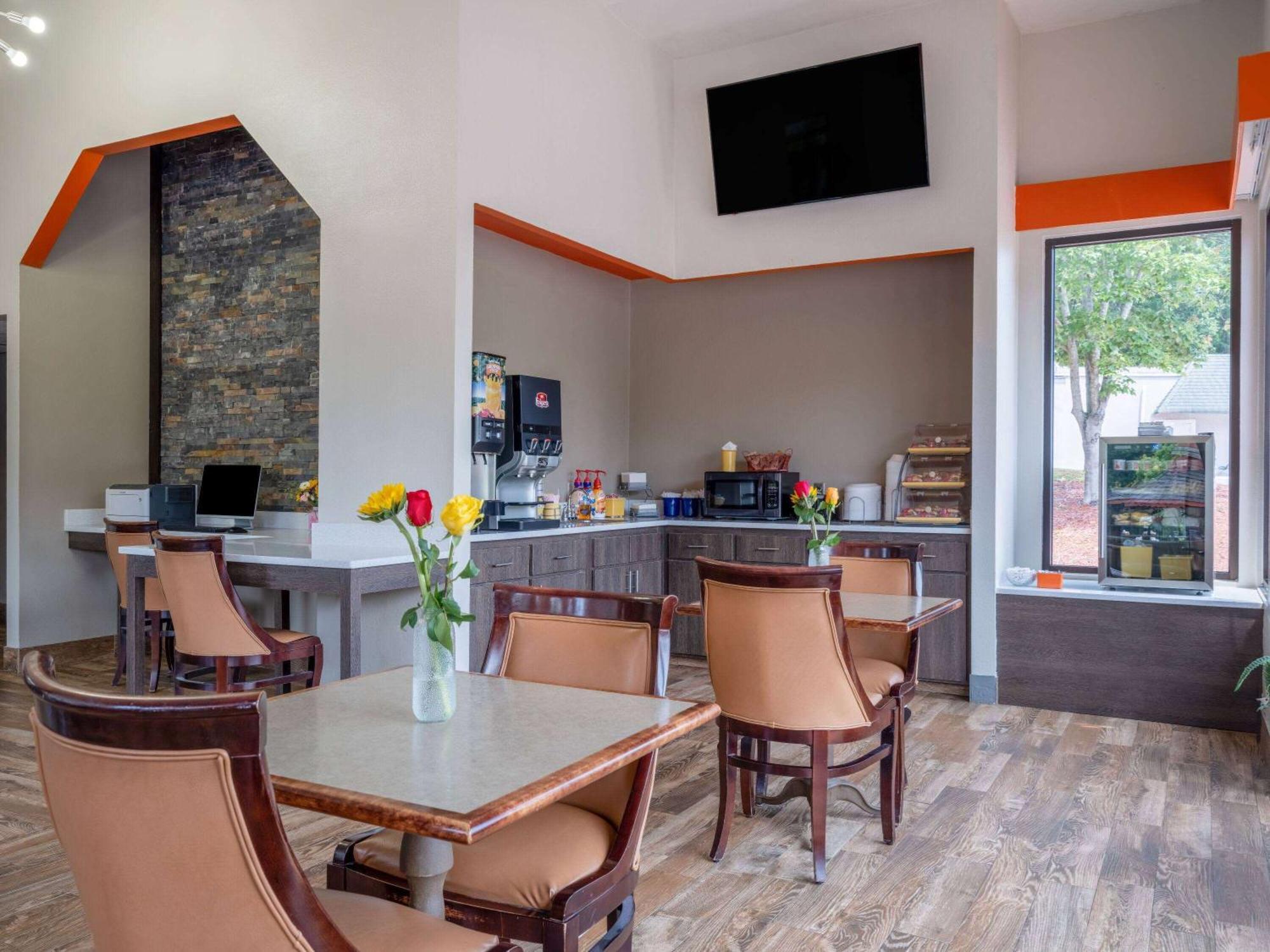Days Inn By Wyndham קלמסון מראה חיצוני תמונה